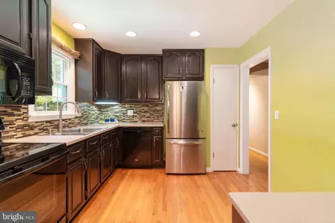 Kitchen - 1012 Harbor Dr, Annapolis, MD 21403 photo 2 of 3