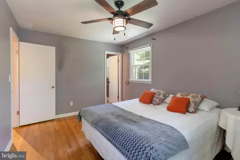 Bedroom - 1012 Harbor Dr, Annapolis, MD 21403 photo 4 of 7