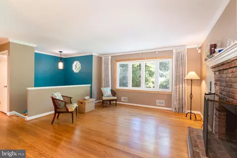 Living - 1012 Harbor Dr, Annapolis, MD 21403 photo 1 of 6