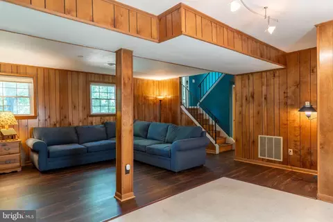 Living - 1012 Harbor Dr, Annapolis, MD 21403 photo 5 of 6
