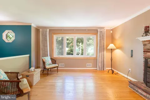 Living - 1012 Harbor Dr, Annapolis, MD 21403 photo 2 of 6