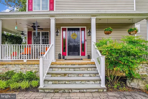 Exterior - 8084 Belhaven Ave, Pasadena, MD 21122 photo 4 of 16