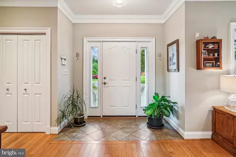 Entry Way - 8084 Belhaven Ave, Pasadena, MD 21122 photo 2 of 6