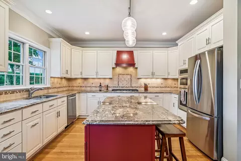 Kitchen - 8084 Belhaven Ave, Pasadena, MD 21122 photo 2 of 5