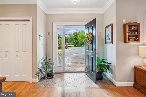 Entry Way - 8084 Belhaven Ave, Pasadena, MD 21122 photo 1 of 6