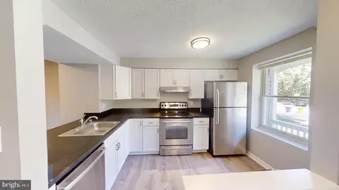 7908 Wellesley Ct, Pasadena, MD 21122 photo 3
