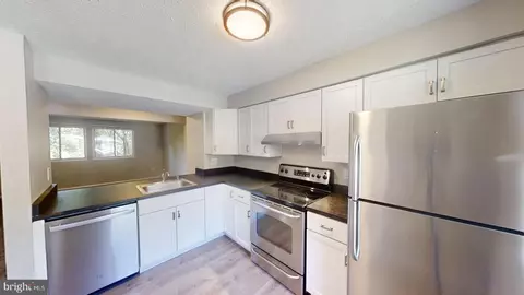 7908 Wellesley Ct, Pasadena, MD 21122 photo 4
