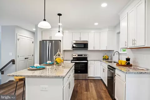 Kitchen - 1985 Gooseneck Rd, Pasadena, MD 21122 photo 3 of 3