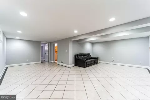 Living - 602 Rita Dr, Odenton, MD 21113 photo 4 of 6