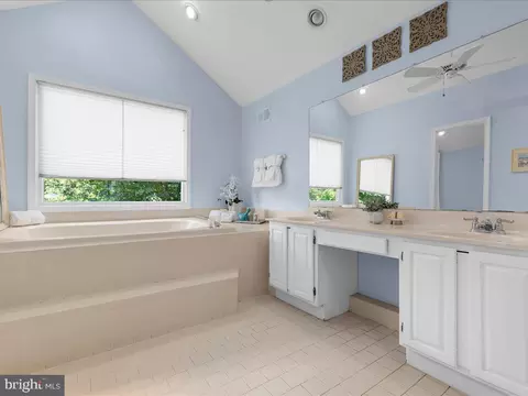 Bath - 1877 Cherry Rd, Annapolis, MD 21409 photo 2 of 5
