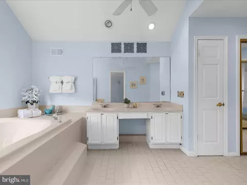Bath - 1877 Cherry Rd, Annapolis, MD 21409 photo 1 of 5