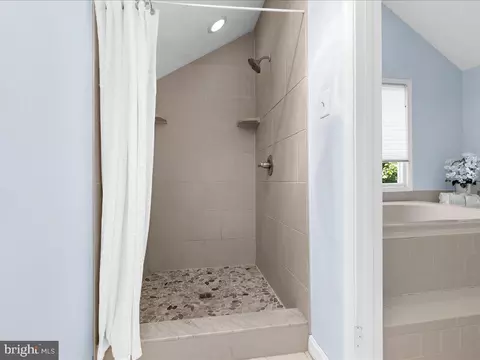 Bath - 1877 Cherry Rd, Annapolis, MD 21409 photo 3 of 5