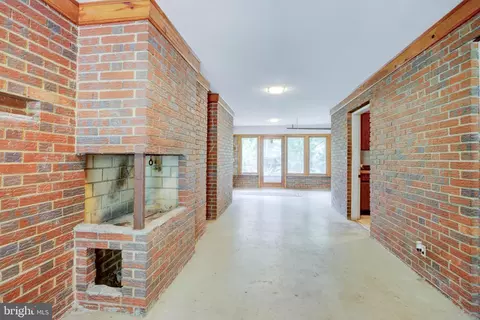 Entry Way - 8191 Old Mill Rd, Pasadena, MD 21122 photo 2 of 3