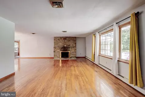 Living - 8191 Old Mill Rd, Pasadena, MD 21122 photo 1 of 7