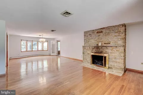Living - 8191 Old Mill Rd, Pasadena, MD 21122 photo 2 of 7