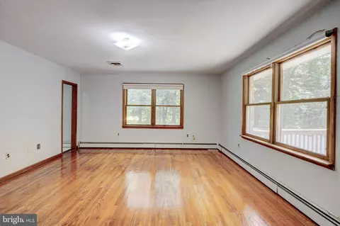 Living - 8191 Old Mill Rd, Pasadena, MD 21122 photo 5 of 7