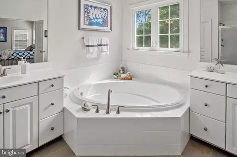 Bath - 704 Great Heron Dr, Edgewater, MD 21037 photo 3 of 4