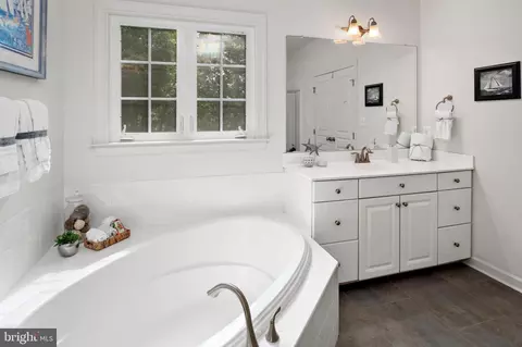 Bath - 704 Great Heron Dr, Edgewater, MD 21037 photo 2 of 4