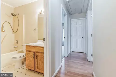 Entry Way - 8037 Escalon Ave, Pasadena, MD 21122 photo 3 of 5