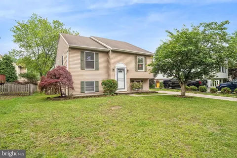 Exterior - 8037 Escalon Ave, Pasadena, MD 21122 photo 2 of 3