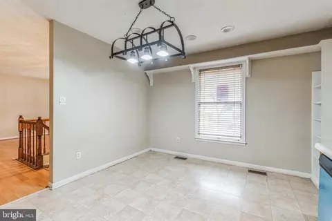 Entry Way - 8037 Escalon Ave, Pasadena, MD 21122 photo 2 of 5