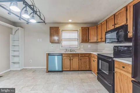 Kitchen - 8037 Escalon Ave, Pasadena, MD 21122 photo 2 of 2