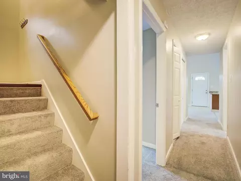 Entry Way - 308 Beach Ave, Pasadena, MD 21122 photo 6 of 9