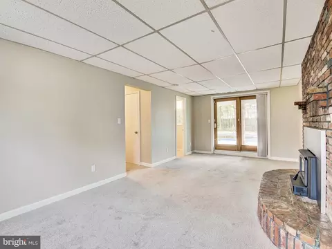 Living - 308 Beach Ave, Pasadena, MD 21122 photo 5 of 11
