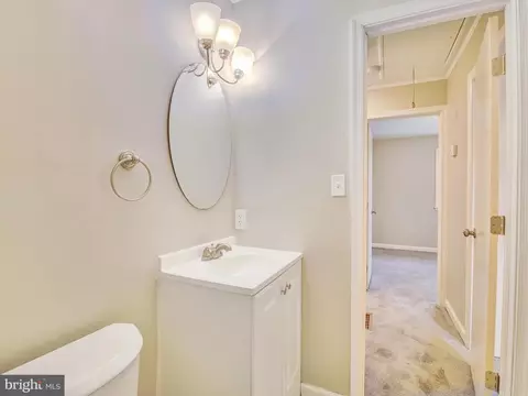 Entry Way - 308 Beach Ave, Pasadena, MD 21122 photo 4 of 9