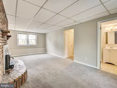 Living - 308 Beach Ave, Pasadena, MD 21122 photo 4 of 11