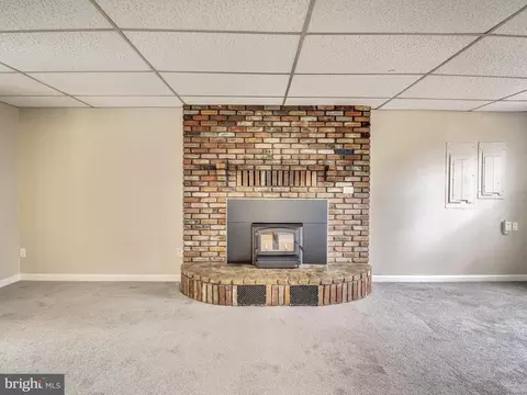 Living - 308 Beach Ave, Pasadena, MD 21122 photo 7 of 11