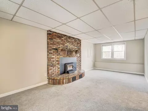Living - 308 Beach Ave, Pasadena, MD 21122 photo 3 of 11