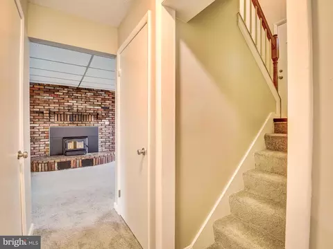Entry Way - 308 Beach Ave, Pasadena, MD 21122 photo 5 of 9