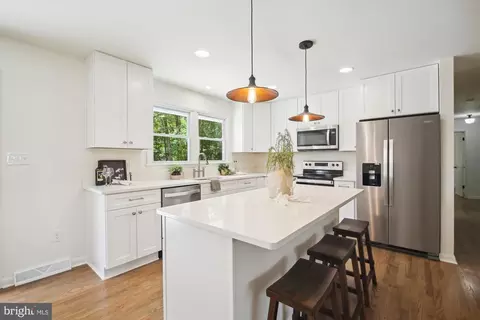 1609 Chestnut Dr, Severn, MD 21144 photo 3