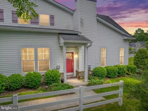 7912 Lupine Ct, Pasadena, MD 21122