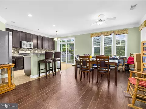 7912 Lupine Ct, Pasadena, MD 21122 photo 4