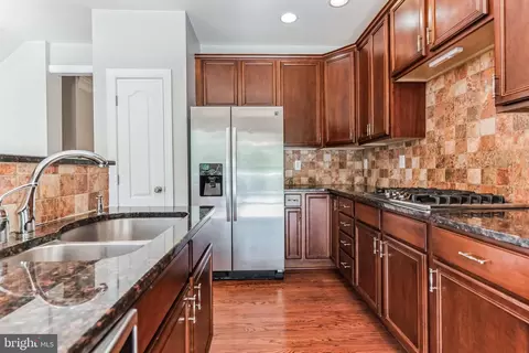 2106 Split Creek Ln, Hanover, MD 21076 photo 2