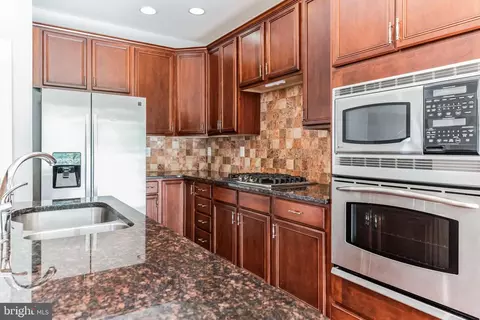 2106 Split Creek Ln, Hanover, MD 21076 photo 3