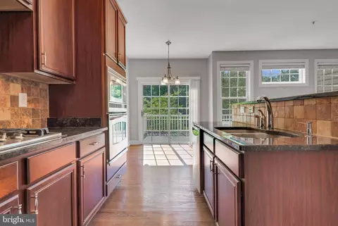 2106 Split Creek Ln, Hanover, MD 21076 photo 4