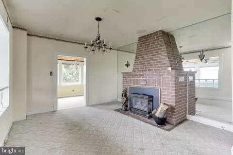 Living - 2286 Lake Dr, Pasadena, MD 21122 photo 1 of 1