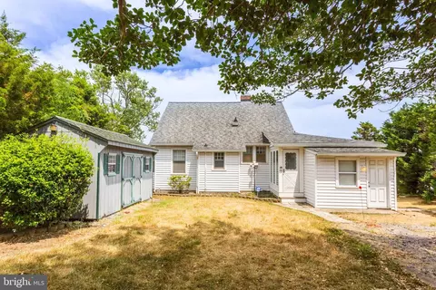 Exterior - 2286 Lake Dr, Pasadena, MD 21122 photo 1 of 5