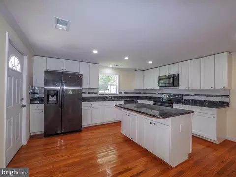 809 Danza Rd, Severn, MD 21144 photo 2