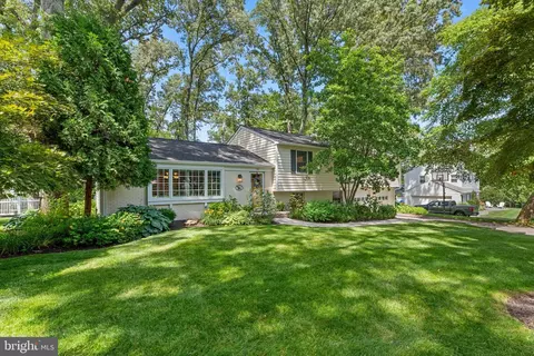 16 Saint Ives Dr, Severna Park, MD 21146