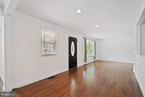 Living - 3204 Riva Rd, Riva, MD 21140 photo 1 of 1