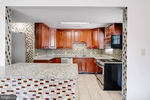 Kitchen - 7704 Princess Pl, Pasadena, MD 21122 photo 6 of 6