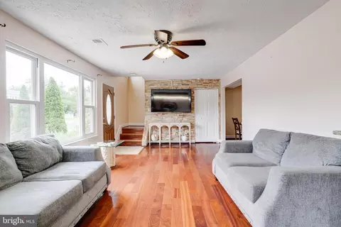 Living - 7704 Princess Pl, Pasadena, MD 21122 photo 6 of 11