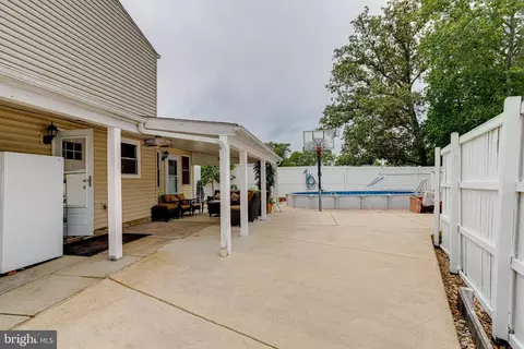 Exterior - 7704 Princess Pl, Pasadena, MD 21122 photo 2 of 10