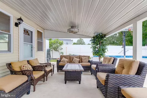 Exterior - 7704 Princess Pl, Pasadena, MD 21122 photo 3 of 10