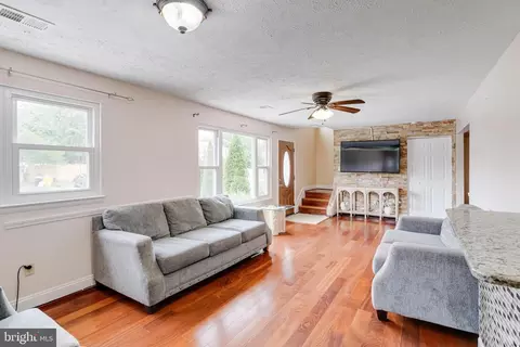 Living - 7704 Princess Pl, Pasadena, MD 21122 photo 4 of 11