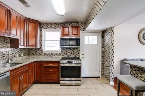 Kitchen - 7704 Princess Pl, Pasadena, MD 21122 photo 3 of 6